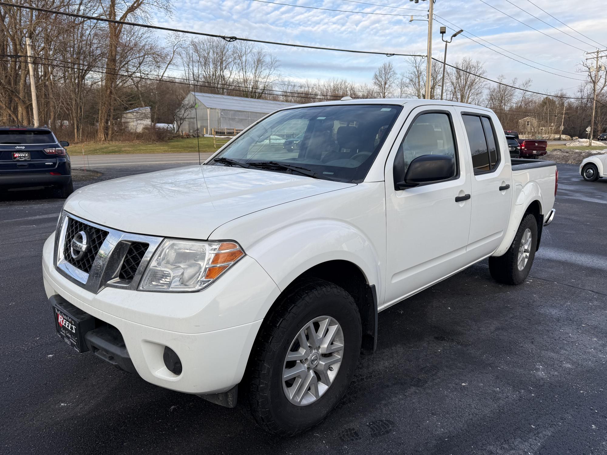 photo of 2017 Nissan Frontier SV Crew Cab 5AT 4WD