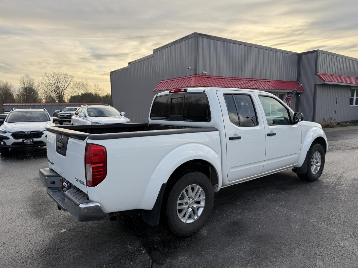 2017 White /Gray Nissan Frontier SV Crew Cab 5AT 4WD (1N6AD0EV5HN) with an 4.0L V6 DOHC 24V engine, Automatic transmission, located at 11115 Chardon Rd. , Chardon, OH, 44024, (440) 214-9705, 41.580246, -81.241943 - 2017 Nissan Frontier SV Crew Cab 4WD – Rugged Capability, Modern Convenience, and Proven Reliability Take on any road or job with confidence in this 2017 Nissan Frontier SV Crew Cab 4WD. Powered by a robust 4.0L V6 engine and a smooth 5-speed automatic transmission, this truck delivers the musc - Photo#14