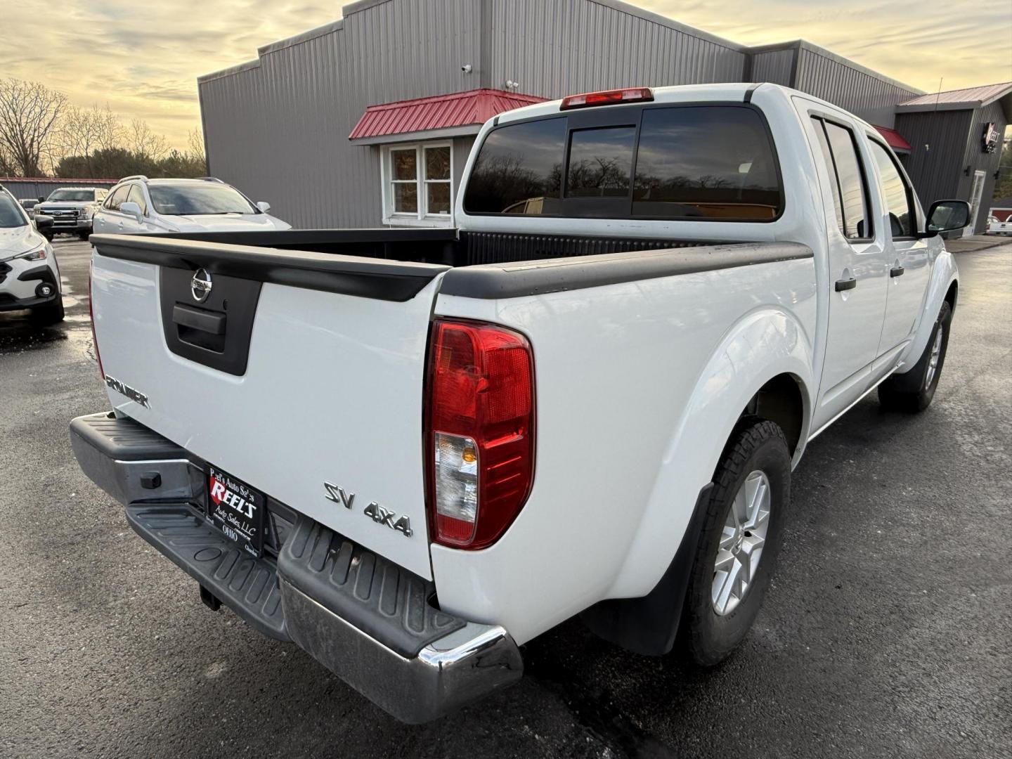 2017 White /Gray Nissan Frontier SV Crew Cab 5AT 4WD (1N6AD0EV5HN) with an 4.0L V6 DOHC 24V engine, Automatic transmission, located at 11115 Chardon Rd. , Chardon, OH, 44024, (440) 214-9705, 41.580246, -81.241943 - 2017 Nissan Frontier SV Crew Cab 4WD – Rugged Capability, Modern Convenience, and Proven Reliability Take on any road or job with confidence in this 2017 Nissan Frontier SV Crew Cab 4WD. Powered by a robust 4.0L V6 engine and a smooth 5-speed automatic transmission, this truck delivers the musc - Photo#15