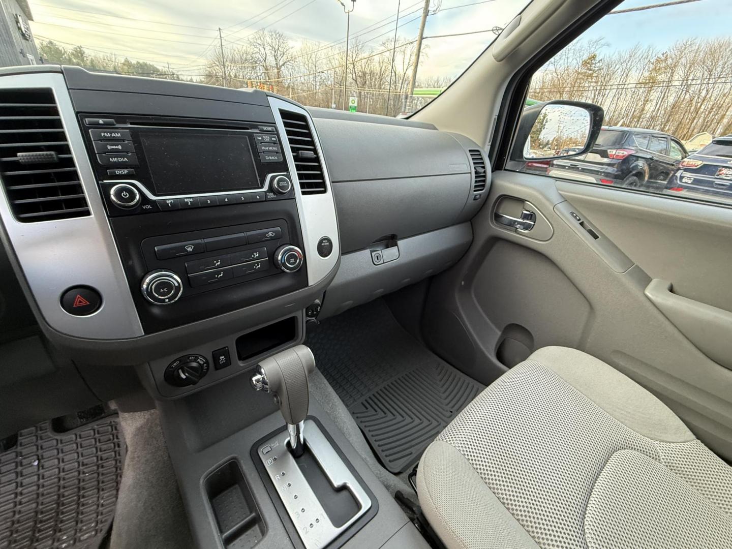 2017 White /Gray Nissan Frontier SV Crew Cab 5AT 4WD (1N6AD0EV5HN) with an 4.0L V6 DOHC 24V engine, Automatic transmission, located at 11115 Chardon Rd. , Chardon, OH, 44024, (440) 214-9705, 41.580246, -81.241943 - 2017 Nissan Frontier SV Crew Cab 4WD – Rugged Capability, Modern Convenience, and Proven Reliability Take on any road or job with confidence in this 2017 Nissan Frontier SV Crew Cab 4WD. Powered by a robust 4.0L V6 engine and a smooth 5-speed automatic transmission, this truck delivers the musc - Photo#5