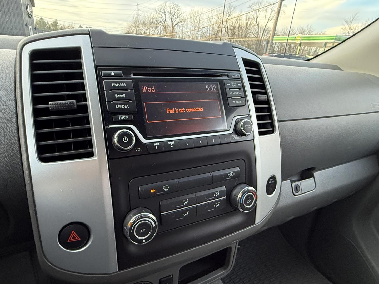 2017 White /Gray Nissan Frontier SV Crew Cab 5AT 4WD (1N6AD0EV5HN) with an 4.0L V6 DOHC 24V engine, Automatic transmission, located at 11115 Chardon Rd. , Chardon, OH, 44024, (440) 214-9705, 41.580246, -81.241943 - 2017 Nissan Frontier SV Crew Cab 4WD – Rugged Capability, Modern Convenience, and Proven Reliability Take on any road or job with confidence in this 2017 Nissan Frontier SV Crew Cab 4WD. Powered by a robust 4.0L V6 engine and a smooth 5-speed automatic transmission, this truck delivers the musc - Photo#8