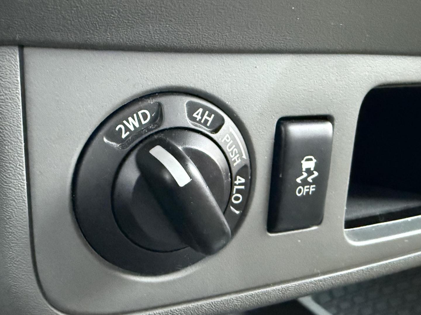 2017 White /Gray Nissan Frontier SV Crew Cab 5AT 4WD (1N6AD0EV5HN) with an 4.0L V6 DOHC 24V engine, Automatic transmission, located at 11115 Chardon Rd. , Chardon, OH, 44024, (440) 214-9705, 41.580246, -81.241943 - 2017 Nissan Frontier SV Crew Cab 4WD – Rugged Capability, Modern Convenience, and Proven Reliability Take on any road or job with confidence in this 2017 Nissan Frontier SV Crew Cab 4WD. Powered by a robust 4.0L V6 engine and a smooth 5-speed automatic transmission, this truck delivers the musc - Photo#27