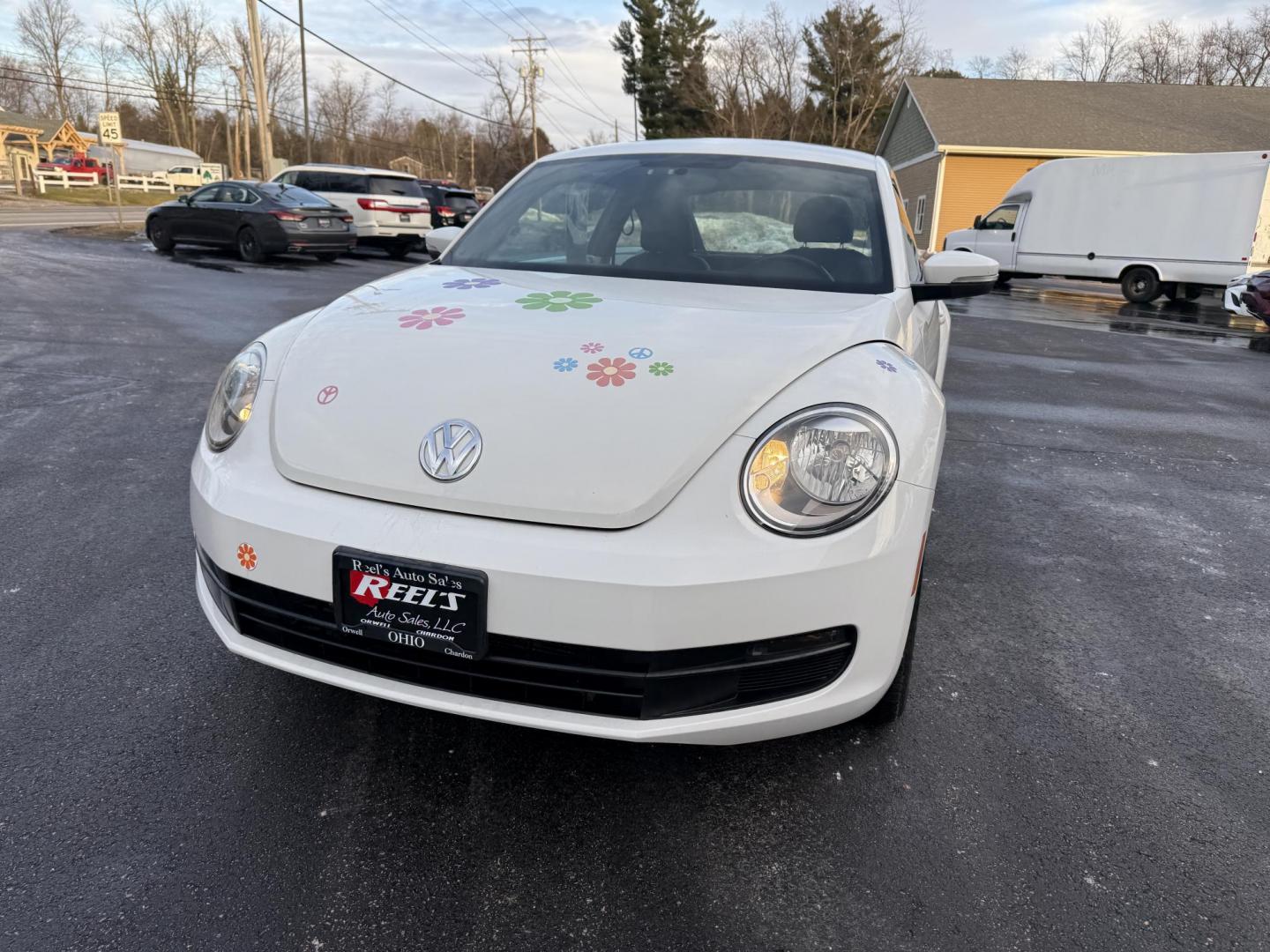 2012 White /Black Volkswagen New Beetle 2.5L (3VWJP7AT9CM) with an 2.5L I5 DOHC 20V engine, Automatic transmission, located at 11115 Chardon Rd. , Chardon, OH, 44024, (440) 214-9705, 41.580246, -81.241943 - 2012 Volkswagen Beetle – Iconic Style, Modern Comfort, and Standout Personality Drive home in classic style with this 2012 Volkswagen Beetle! Powered by a reliable 2.5L I5 engine and a smooth 6-speed automatic transmission, this Beetle blends timeless charm with everyday practicality. The eye-c - Photo#2