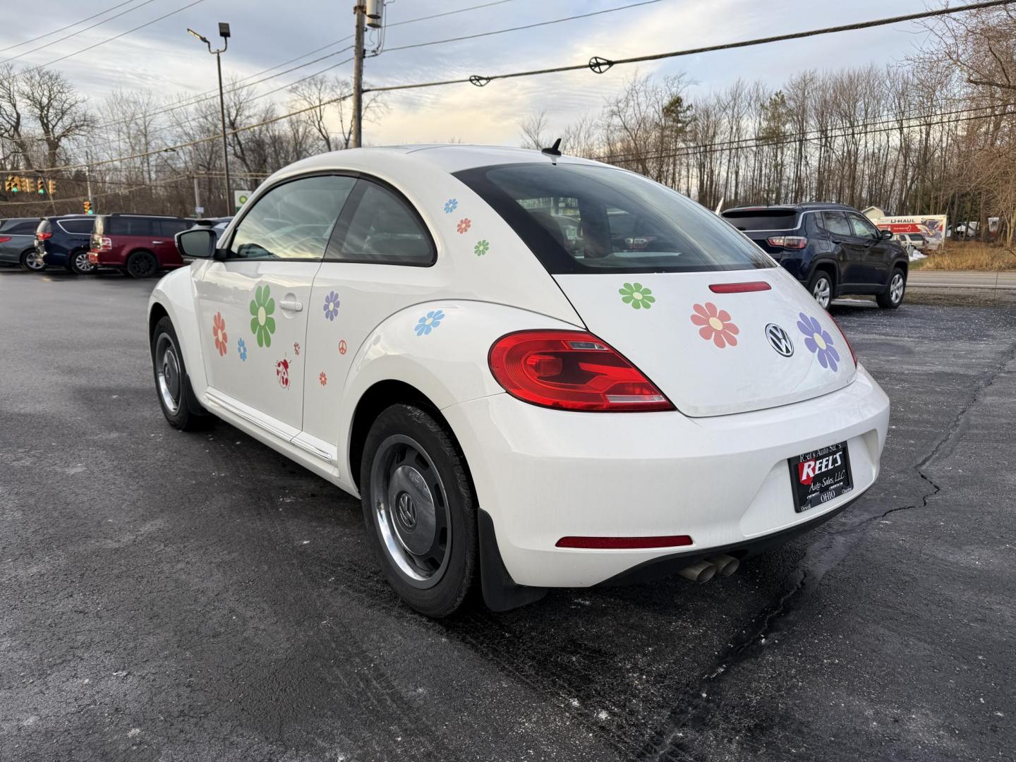 2012 White /Black Volkswagen New Beetle 2.5L (3VWJP7AT9CM) with an 2.5L I5 DOHC 20V engine, Automatic transmission, located at 11115 Chardon Rd. , Chardon, OH, 44024, (440) 214-9705, 41.580246, -81.241943 - 2012 Volkswagen Beetle – Iconic Style, Modern Comfort, and Standout Personality Drive home in classic style with this 2012 Volkswagen Beetle! Powered by a reliable 2.5L I5 engine and a smooth 6-speed automatic transmission, this Beetle blends timeless charm with everyday practicality. The eye-c - Photo#7