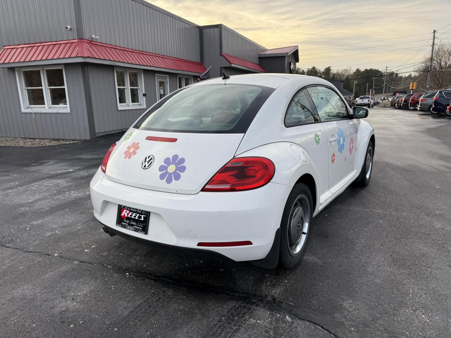 2012 White /Black Volkswagen New Beetle 2.5L (3VWJP7AT9CM) with an 2.5L I5 DOHC 20V engine, Automatic transmission, located at 11115 Chardon Rd. , Chardon, OH, 44024, (440) 214-9705, 41.580246, -81.241943 - 2012 Volkswagen Beetle – Iconic Style, Modern Comfort, and Standout Personality Drive home in classic style with this 2012 Volkswagen Beetle! Powered by a reliable 2.5L I5 engine and a smooth 6-speed automatic transmission, this Beetle blends timeless charm with everyday practicality. The eye-c - Photo#6