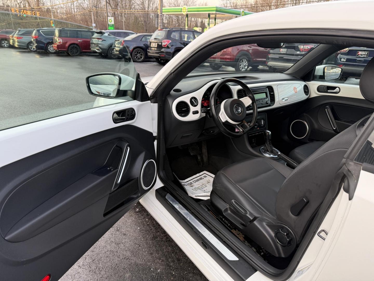 2012 White /Black Volkswagen New Beetle 2.5L (3VWJP7AT9CM) with an 2.5L I5 DOHC 20V engine, Automatic transmission, located at 11115 Chardon Rd. , Chardon, OH, 44024, (440) 214-9705, 41.580246, -81.241943 - 2012 Volkswagen Beetle – Iconic Style, Modern Comfort, and Standout Personality Drive home in classic style with this 2012 Volkswagen Beetle! Powered by a reliable 2.5L I5 engine and a smooth 6-speed automatic transmission, this Beetle blends timeless charm with everyday practicality. The eye-c - Photo#9