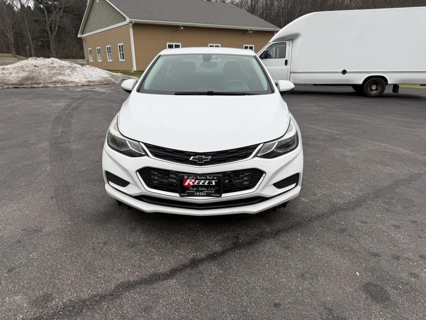 2017 White /Black Chevrolet Cruze LT Auto (1G1BE5SM7H7) with an 1.4L I4 DOHC 16V TURBO engine, Automatic transmission, located at 11115 Chardon Rd. , Chardon, OH, 44024, (440) 214-9705, 41.580246, -81.241943 - 2017 Chevrolet Cruze LT – Exceptional Fuel Economy, Modern Features, and Comfortable Driving Experience efficient and stylish driving with this 2017 Chevrolet Cruze LT. Powered by a spirited 1.4L turbocharged EcoTec engine paired with a smooth 6-speed automatic transmission, this sedan provides - Photo#1