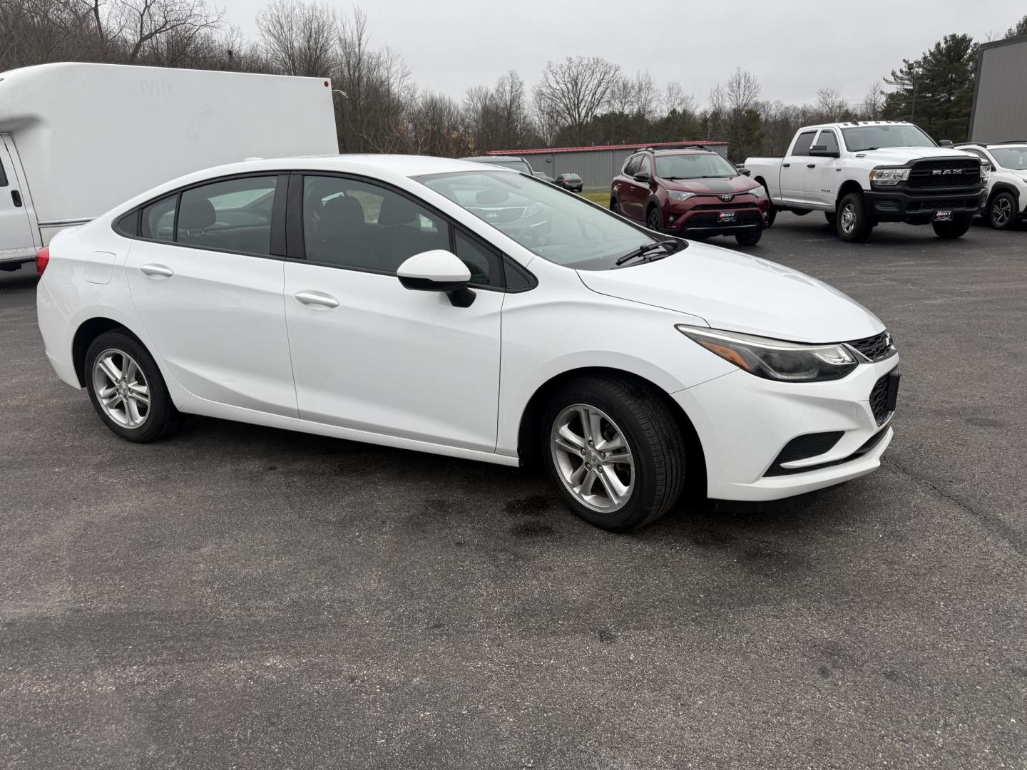 2017 White /Black Chevrolet Cruze LT Auto (1G1BE5SM7H7) with an 1.4L I4 DOHC 16V TURBO engine, Automatic transmission, located at 11115 Chardon Rd. , Chardon, OH, 44024, (440) 214-9705, 41.580246, -81.241943 - 2017 Chevrolet Cruze LT – Exceptional Fuel Economy, Modern Features, and Comfortable Driving Experience efficient and stylish driving with this 2017 Chevrolet Cruze LT. Powered by a spirited 1.4L turbocharged EcoTec engine paired with a smooth 6-speed automatic transmission, this sedan provides - Photo#3