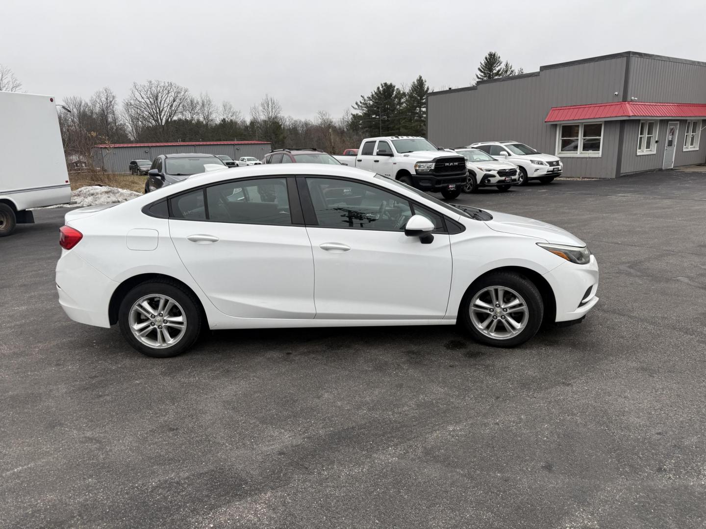 2017 White /Black Chevrolet Cruze LT Auto (1G1BE5SM7H7) with an 1.4L I4 DOHC 16V TURBO engine, Automatic transmission, located at 11115 Chardon Rd. , Chardon, OH, 44024, (440) 214-9705, 41.580246, -81.241943 - 2017 Chevrolet Cruze LT – Exceptional Fuel Economy, Modern Features, and Comfortable Driving Experience efficient and stylish driving with this 2017 Chevrolet Cruze LT. Powered by a spirited 1.4L turbocharged EcoTec engine paired with a smooth 6-speed automatic transmission, this sedan provides - Photo#17