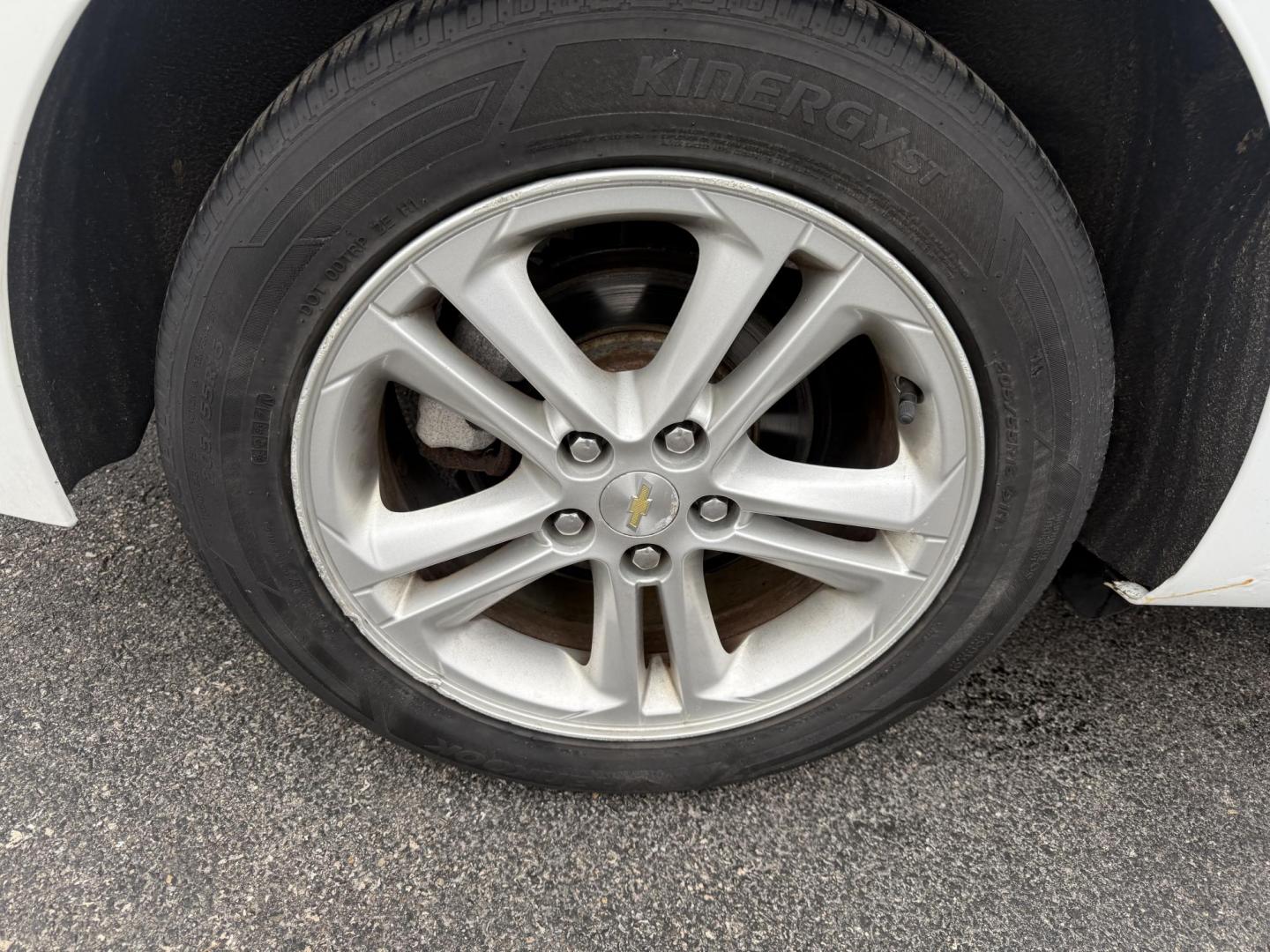 2017 White /Black Chevrolet Cruze LT Auto (1G1BE5SM7H7) with an 1.4L I4 DOHC 16V TURBO engine, Automatic transmission, located at 11115 Chardon Rd. , Chardon, OH, 44024, (440) 214-9705, 41.580246, -81.241943 - 2017 Chevrolet Cruze LT – Exceptional Fuel Economy, Modern Features, and Comfortable Driving Experience efficient and stylish driving with this 2017 Chevrolet Cruze LT. Powered by a spirited 1.4L turbocharged EcoTec engine paired with a smooth 6-speed automatic transmission, this sedan provides - Photo#18