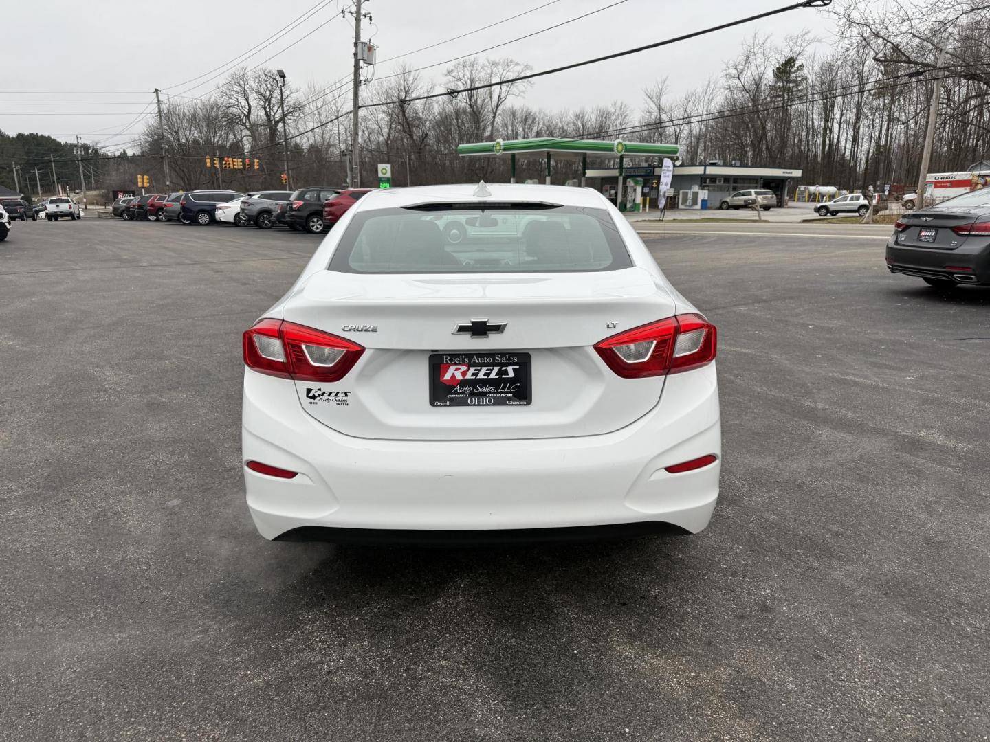 2017 White /Black Chevrolet Cruze LT Auto (1G1BE5SM7H7) with an 1.4L I4 DOHC 16V TURBO engine, Automatic transmission, located at 11115 Chardon Rd. , Chardon, OH, 44024, (440) 214-9705, 41.580246, -81.241943 - 2017 Chevrolet Cruze LT – Exceptional Fuel Economy, Modern Features, and Comfortable Driving Experience efficient and stylish driving with this 2017 Chevrolet Cruze LT. Powered by a spirited 1.4L turbocharged EcoTec engine paired with a smooth 6-speed automatic transmission, this sedan provides - Photo#20