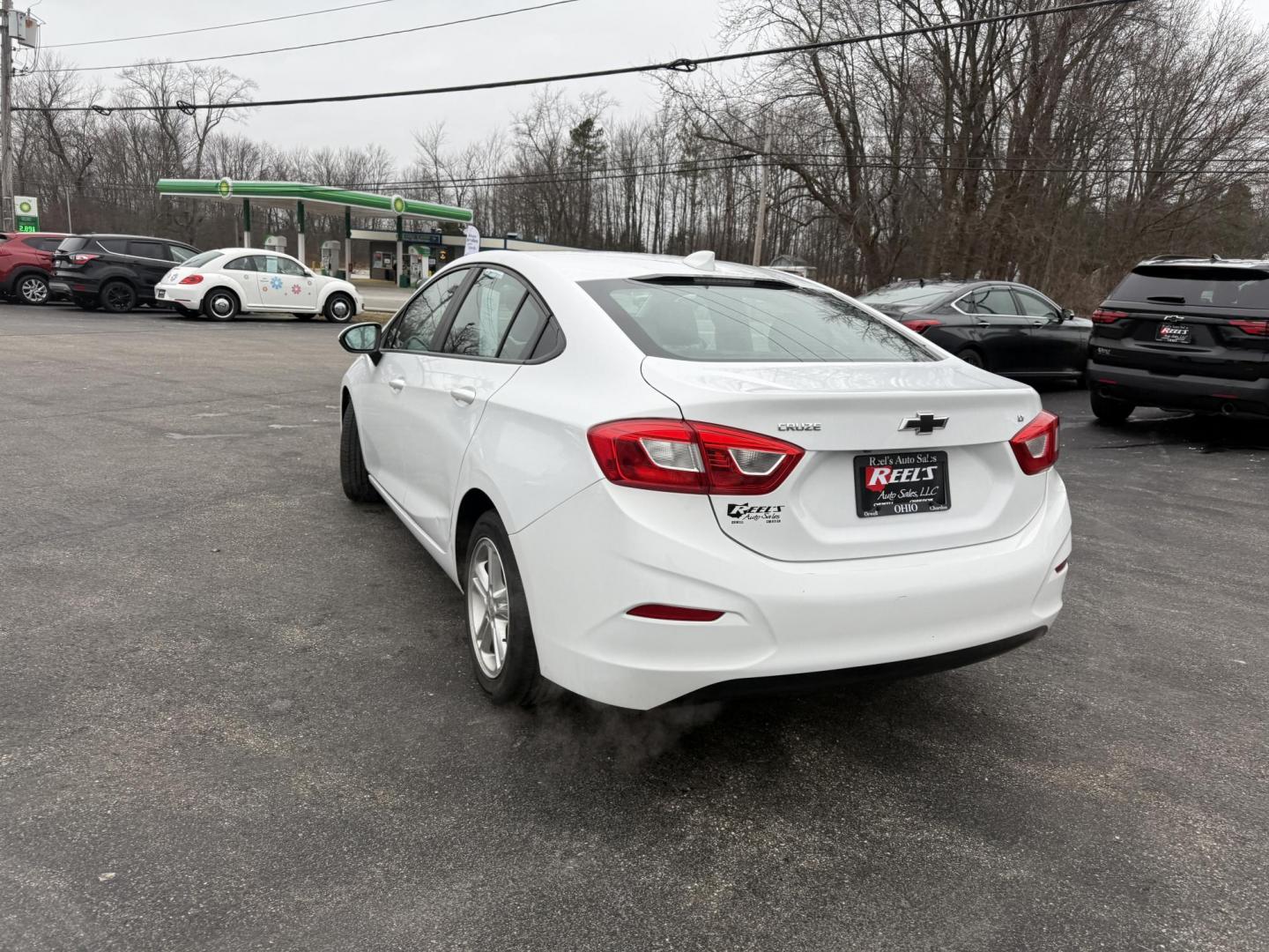2017 White /Black Chevrolet Cruze LT Auto (1G1BE5SM7H7) with an 1.4L I4 DOHC 16V TURBO engine, Automatic transmission, located at 11115 Chardon Rd. , Chardon, OH, 44024, (440) 214-9705, 41.580246, -81.241943 - 2017 Chevrolet Cruze LT – Exceptional Fuel Economy, Modern Features, and Comfortable Driving Experience efficient and stylish driving with this 2017 Chevrolet Cruze LT. Powered by a spirited 1.4L turbocharged EcoTec engine paired with a smooth 6-speed automatic transmission, this sedan provides - Photo#21