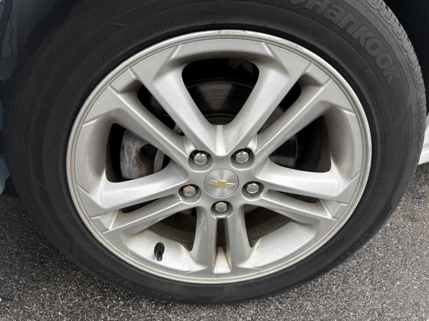 2017 White /Black Chevrolet Cruze LT Auto (1G1BE5SM7H7) with an 1.4L I4 DOHC 16V TURBO engine, Automatic transmission, located at 11115 Chardon Rd. , Chardon, OH, 44024, (440) 214-9705, 41.580246, -81.241943 - 2017 Chevrolet Cruze LT – Exceptional Fuel Economy, Modern Features, and Comfortable Driving Experience efficient and stylish driving with this 2017 Chevrolet Cruze LT. Powered by a spirited 1.4L turbocharged EcoTec engine paired with a smooth 6-speed automatic transmission, this sedan provides - Photo#25