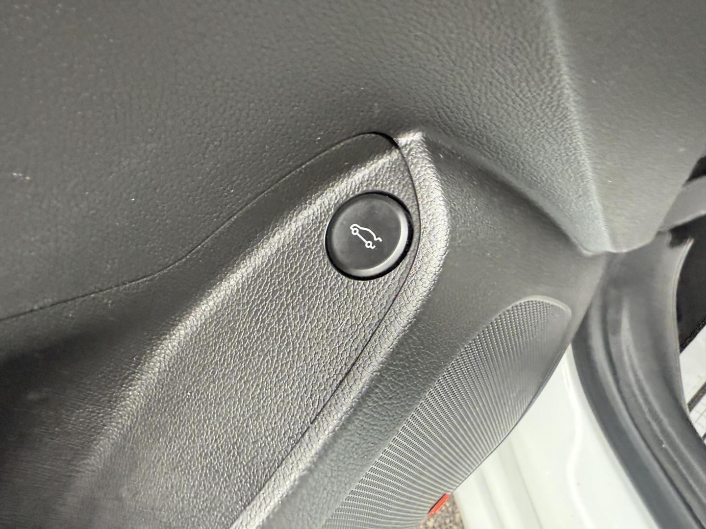 2017 White /Black Chevrolet Cruze LT Auto (1G1BE5SM7H7) with an 1.4L I4 DOHC 16V TURBO engine, Automatic transmission, located at 11115 Chardon Rd. , Chardon, OH, 44024, (440) 214-9705, 41.580246, -81.241943 - 2017 Chevrolet Cruze LT – Exceptional Fuel Economy, Modern Features, and Comfortable Driving Experience efficient and stylish driving with this 2017 Chevrolet Cruze LT. Powered by a spirited 1.4L turbocharged EcoTec engine paired with a smooth 6-speed automatic transmission, this sedan provides - Photo#29