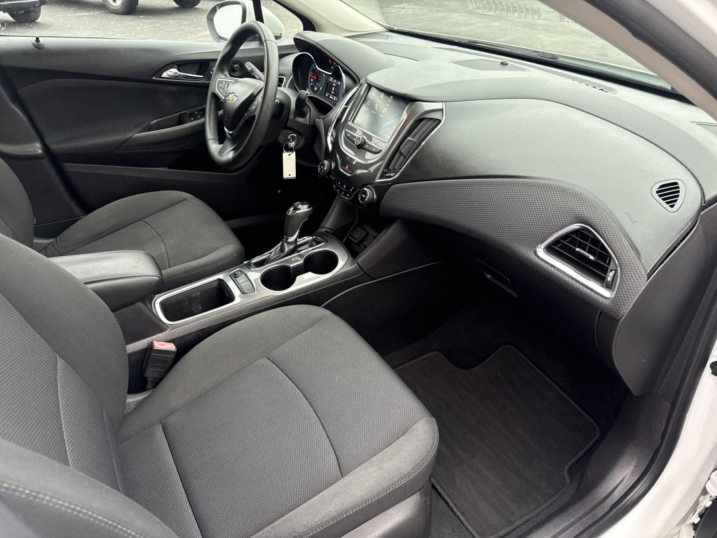 2017 White /Black Chevrolet Cruze LT Auto (1G1BE5SM7H7) with an 1.4L I4 DOHC 16V TURBO engine, Automatic transmission, located at 11115 Chardon Rd. , Chardon, OH, 44024, (440) 214-9705, 41.580246, -81.241943 - 2017 Chevrolet Cruze LT – Exceptional Fuel Economy, Modern Features, and Comfortable Driving Experience efficient and stylish driving with this 2017 Chevrolet Cruze LT. Powered by a spirited 1.4L turbocharged EcoTec engine paired with a smooth 6-speed automatic transmission, this sedan provides - Photo#41