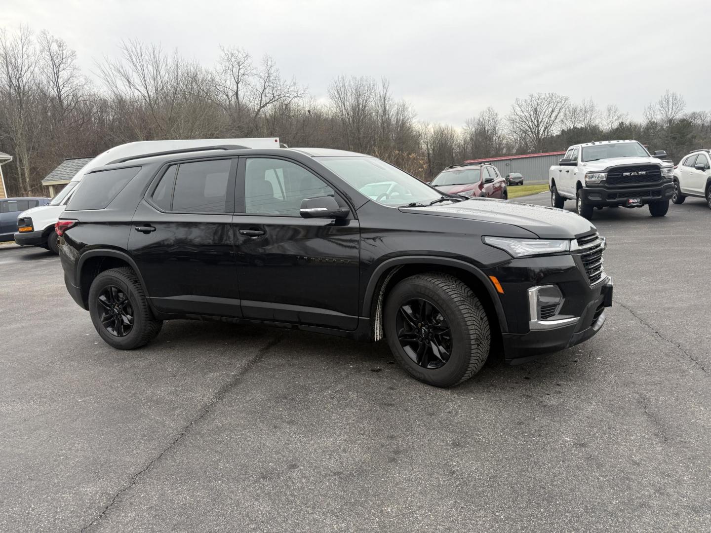2022 Black /Black Chevrolet Traverse LT Leather AWD (1GNEVHKW6NJ) with an 3.6L V6 DOHC 24V engine, Automatic transmission, located at 11115 Chardon Rd. , Chardon, OH, 44024, (440) 214-9705, 41.580246, -81.241943 - 2022 Chevrolet Traverse LT Leather AWD – Bold Style, Premium Comfort, and Advanced Safety Make a statement with this stunning 2022 Chevrolet Traverse LT Leather AWD in Mosaic Black Metallic, featuring eye-catching 18" black wheels for a sporty, sophisticated look. Under the hood, a powerful 3.6 - Photo#3
