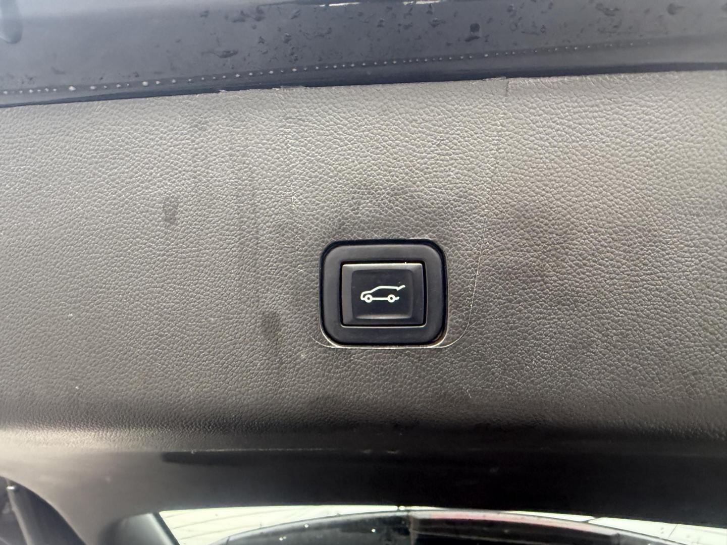 2022 Black /Black Chevrolet Traverse LT Leather AWD (1GNEVHKW6NJ) with an 3.6L V6 DOHC 24V engine, Automatic transmission, located at 11115 Chardon Rd. , Chardon, OH, 44024, (440) 214-9705, 41.580246, -81.241943 - 2022 Chevrolet Traverse LT Leather AWD – Bold Style, Premium Comfort, and Advanced Safety Make a statement with this stunning 2022 Chevrolet Traverse LT Leather AWD in Mosaic Black Metallic, featuring eye-catching 18" black wheels for a sporty, sophisticated look. Under the hood, a powerful 3.6 - Photo#47