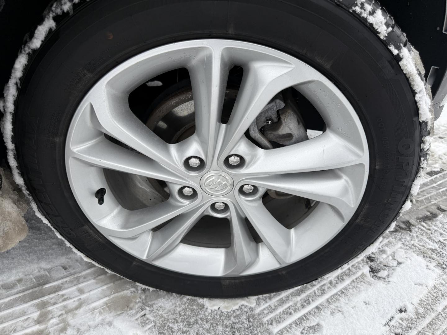 2023 White /Black Buick Encore GX Preferred AWD (KL4MMCSL9PB) with an 1.3L I3 TURBO engine, Automatic transmission, located at 547 E. Main St., Orwell, OH, 44076, (440) 437-5893, 41.535435, -80.847855 - One Owner ---- 2022 Buick Encore GX Preferred AWD – Modern Comfort, Advanced Safety, and All-Weather Confidence Upgrade your daily drive with this 2022 Buick Encore GX Preferred AWD. Powered by a fuel-efficient 1.3L turbocharged EcoTec engine and a responsive 9-speed automatic transmission, thi - Photo#5