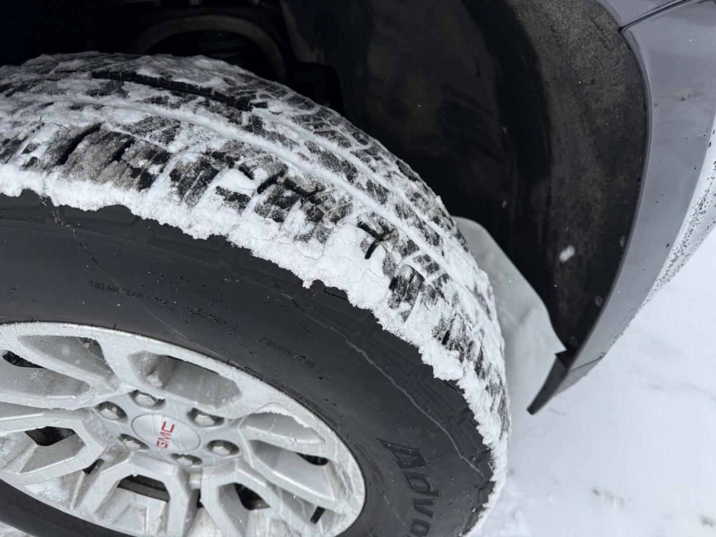 2020 Black /Black GMC Yukon SLT 4WD (1GKS2BKC8LR) with an 5.3L V8 OHV 16V FFV engine, Automatic transmission, located at 547 E. Main St., Orwell, OH, 44076, (440) 437-5893, 41.535435, -80.847855 - Photo#3