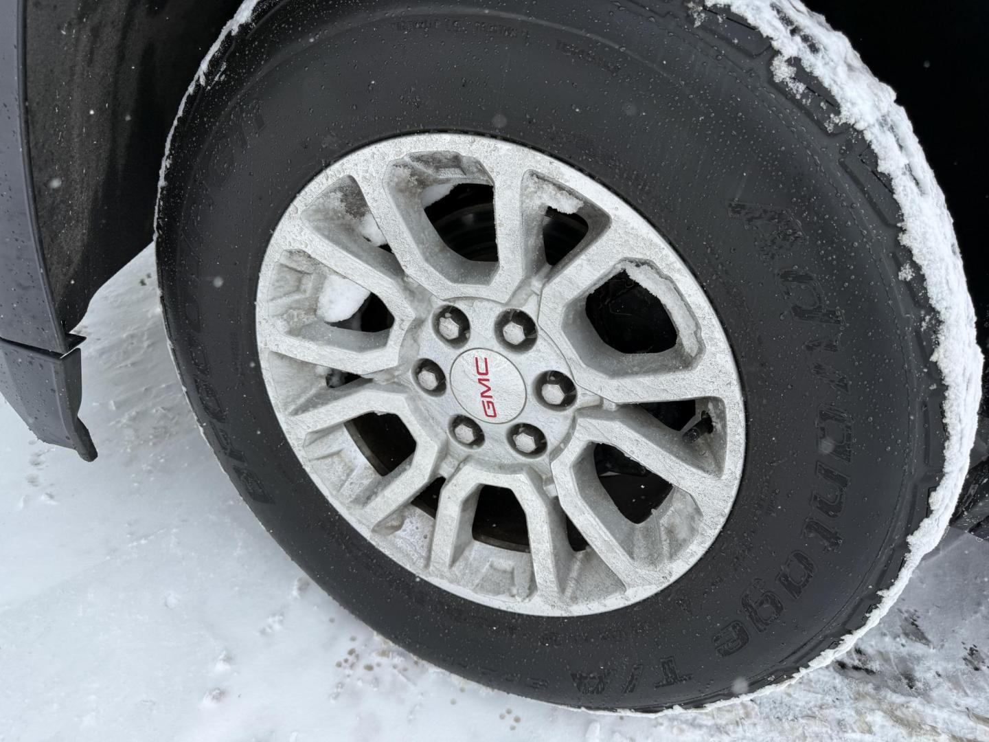 2020 Black /Black GMC Yukon SLT 4WD (1GKS2BKC8LR) with an 5.3L V8 OHV 16V FFV engine, Automatic transmission, located at 547 E. Main St., Orwell, OH, 44076, (440) 437-5893, 41.535435, -80.847855 - Photo#32