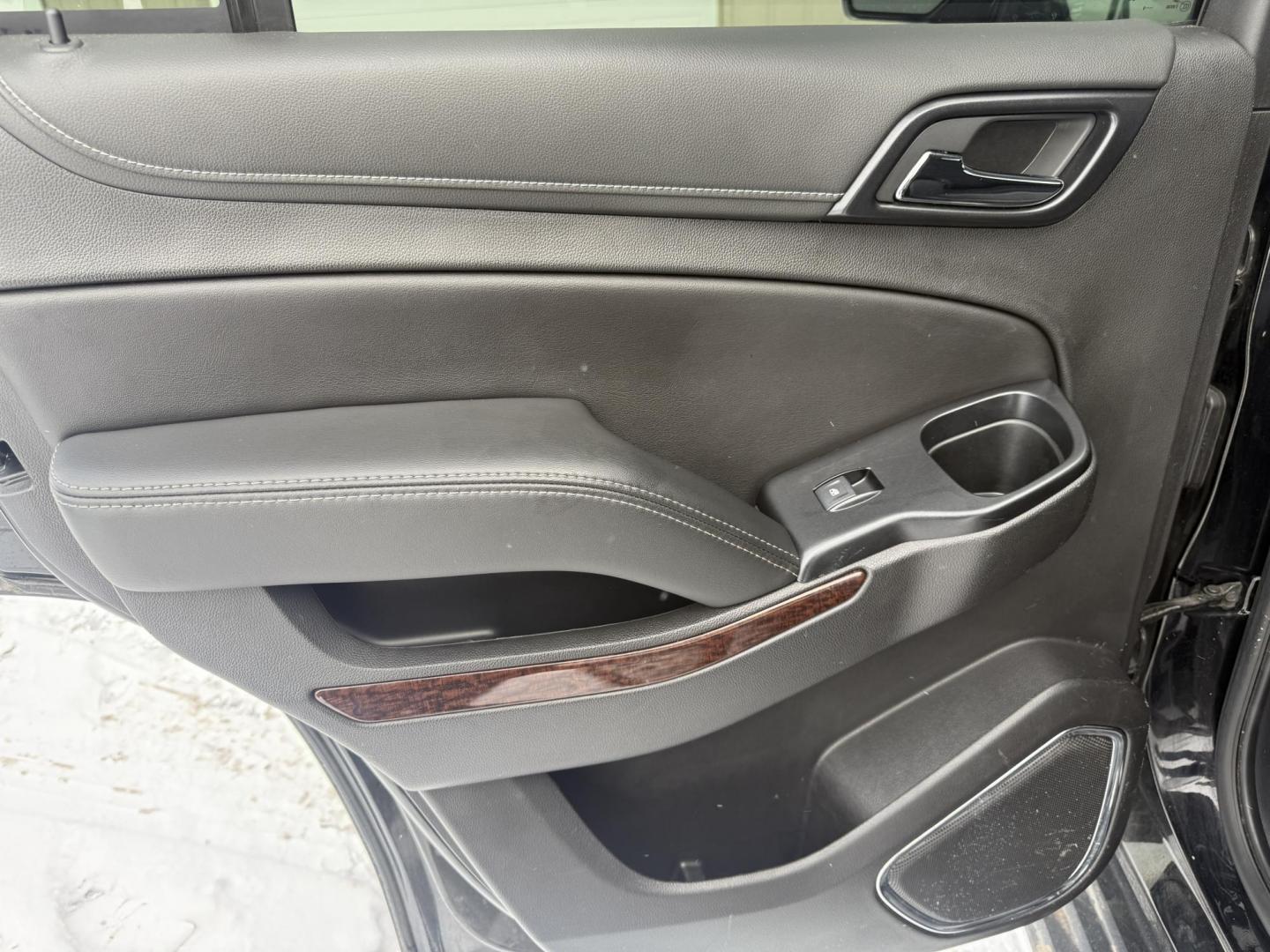 2020 Black /Black GMC Yukon SLT 4WD (1GKS2BKC8LR) with an 5.3L V8 OHV 16V FFV engine, Automatic transmission, located at 547 E. Main St., Orwell, OH, 44076, (440) 437-5893, 41.535435, -80.847855 - Photo#45