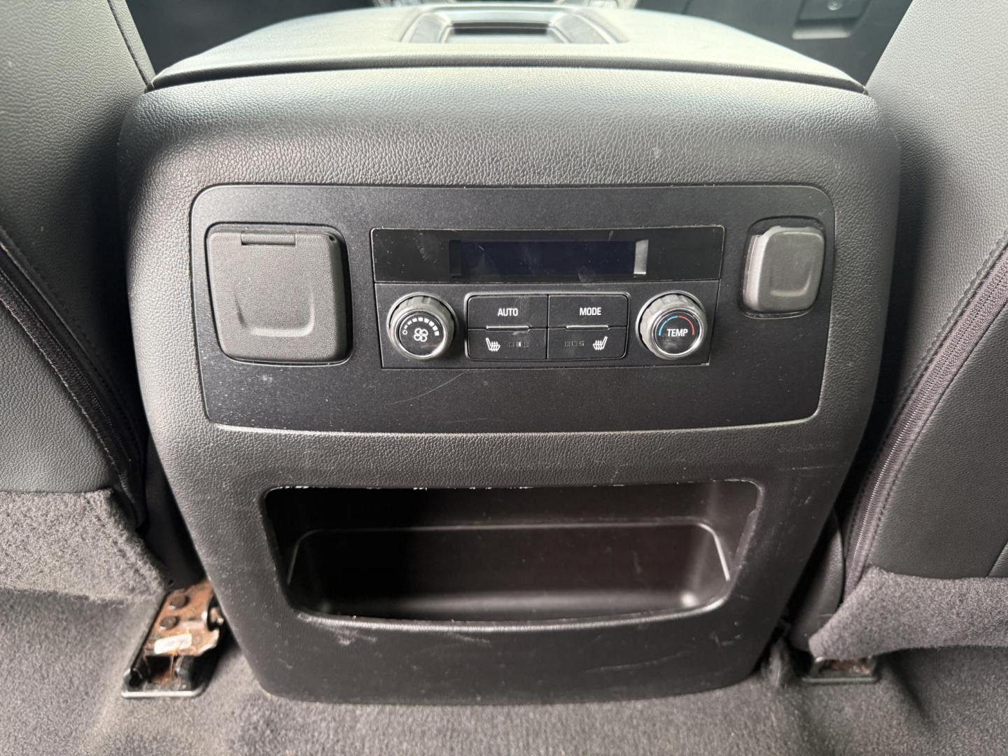 2020 Black /Black GMC Yukon SLT 4WD (1GKS2BKC8LR) with an 5.3L V8 OHV 16V FFV engine, Automatic transmission, located at 547 E. Main St., Orwell, OH, 44076, (440) 437-5893, 41.535435, -80.847855 - Photo#46