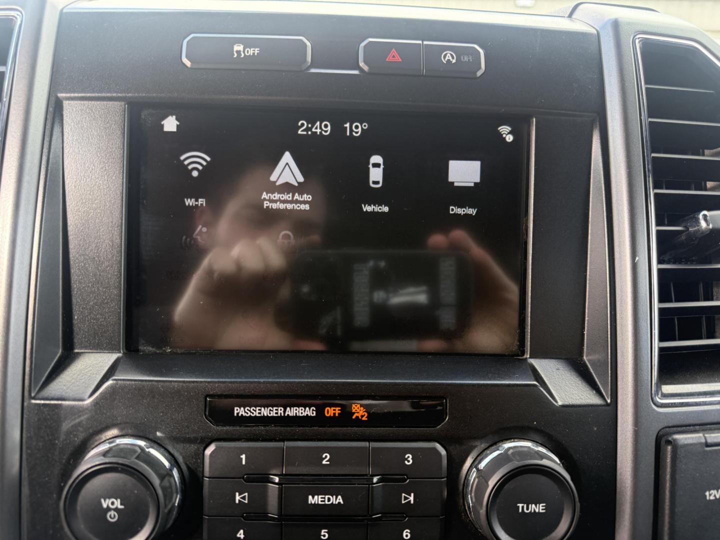 2017 Gray /Black Ford F-150 XLT SuperCrew 5.5-ft. Bed 4WD (1FTEW1EG1HF) with an 3.5L V6 Twin TURBO engine, Automatic transmission, located at 547 E. Main St., Orwell, OH, 44076, (440) 437-5893, 41.535435, -80.847855 - 2017 Ford F-150 XLT Crew Cab 4WD – Power, Capability, and Advanced Technology for Work and Play Conquer any job or adventure with this rugged 2017 Ford F-150 XLT Crew Cab 4WD. Equipped with a powerful 3.5L Twin Turbo EcoBoost V6 engine and a 10-speed automatic transmission, this truck delivers - Photo#14