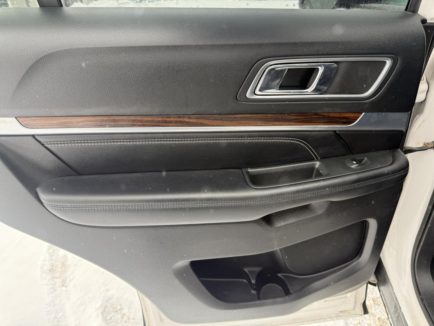 2017 White /Black Ford Explorer Limited 4WD (1FM5K8F8XHG) with an 3.5L V6 DOHC 24V engine, Automatic transmission, located at 11115 Chardon Rd. , Chardon, OH, 44024, (440) 214-9705, 41.580246, -81.241943 - 2017 Ford Explorer Limited 4WD – Luxurious Comfort, Advanced Safety, and Versatile Performance Experience the perfect combination of sophistication and capability with this 2017 Ford Explorer Limited 4WD. Powered by a responsive 3.5L V6 engine and a smooth 6-speed automatic transmission, it del - Photo#44