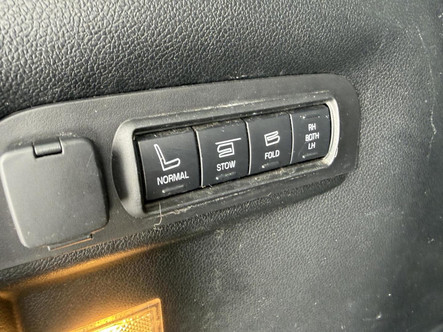 2017 White /Black Ford Explorer Limited 4WD (1FM5K8F8XHG) with an 3.5L V6 DOHC 24V engine, Automatic transmission, located at 11115 Chardon Rd. , Chardon, OH, 44024, (440) 214-9705, 41.580246, -81.241943 - 2017 Ford Explorer Limited 4WD – Luxurious Comfort, Advanced Safety, and Versatile Performance Experience the perfect combination of sophistication and capability with this 2017 Ford Explorer Limited 4WD. Powered by a responsive 3.5L V6 engine and a smooth 6-speed automatic transmission, it del - Photo#46