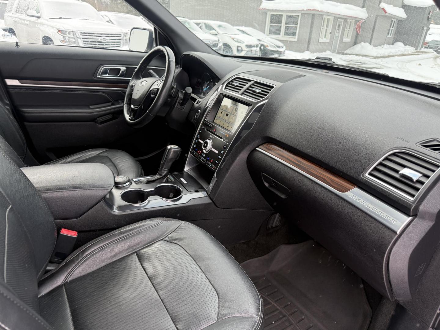 2017 White /Black Ford Explorer Limited 4WD (1FM5K8F8XHG) with an 3.5L V6 DOHC 24V engine, Automatic transmission, located at 11115 Chardon Rd. , Chardon, OH, 44024, (440) 214-9705, 41.580246, -81.241943 - 2017 Ford Explorer Limited 4WD – Luxurious Comfort, Advanced Safety, and Versatile Performance Experience the perfect combination of sophistication and capability with this 2017 Ford Explorer Limited 4WD. Powered by a responsive 3.5L V6 engine and a smooth 6-speed automatic transmission, it del - Photo#50