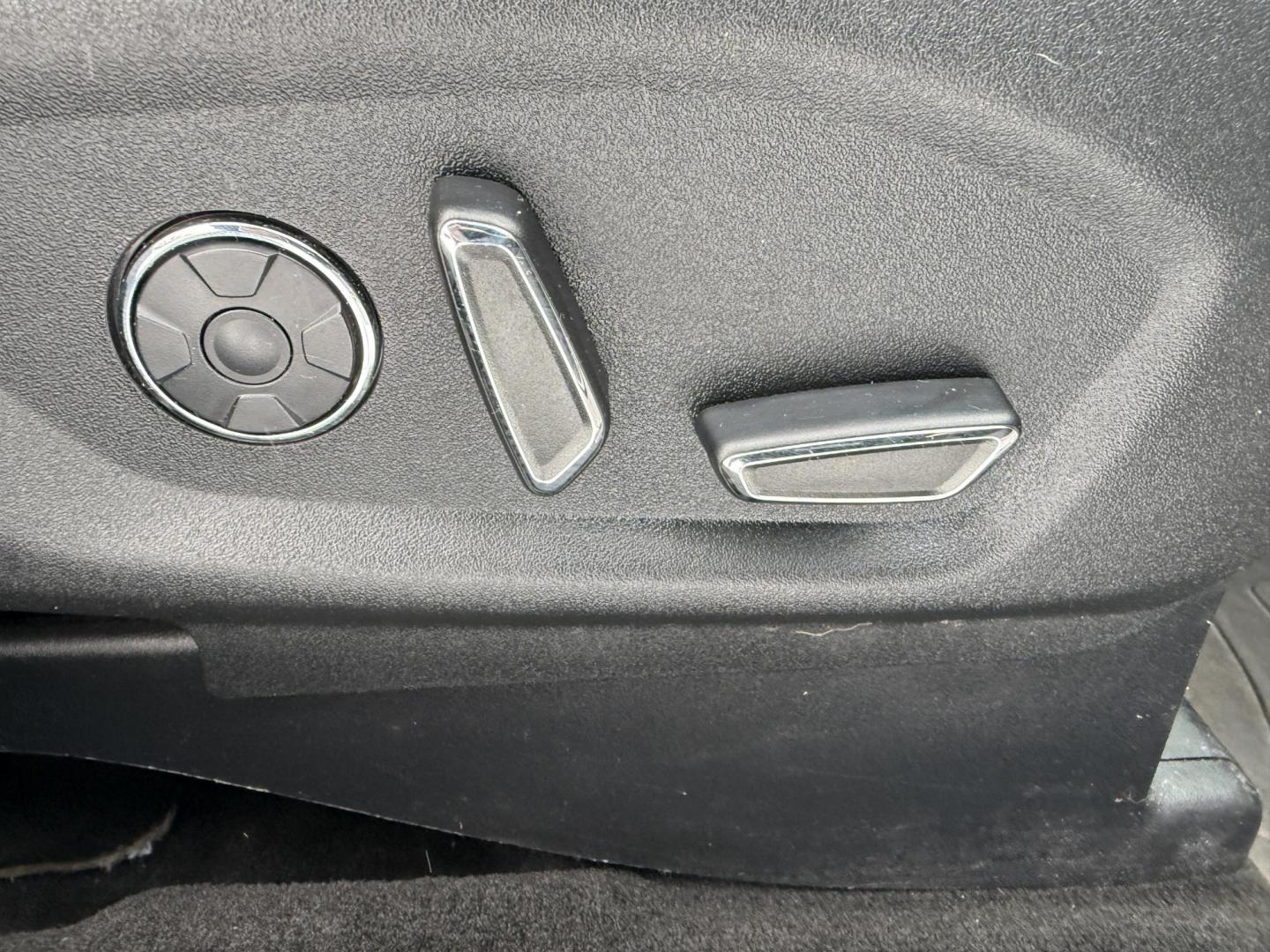 2017 White /Black Ford Explorer Limited 4WD (1FM5K8F8XHG) with an 3.5L V6 DOHC 24V engine, Automatic transmission, located at 11115 Chardon Rd. , Chardon, OH, 44024, (440) 214-9705, 41.580246, -81.241943 - 2017 Ford Explorer Limited 4WD – Luxurious Comfort, Advanced Safety, and Versatile Performance Experience the perfect combination of sophistication and capability with this 2017 Ford Explorer Limited 4WD. Powered by a responsive 3.5L V6 engine and a smooth 6-speed automatic transmission, it del - Photo#51