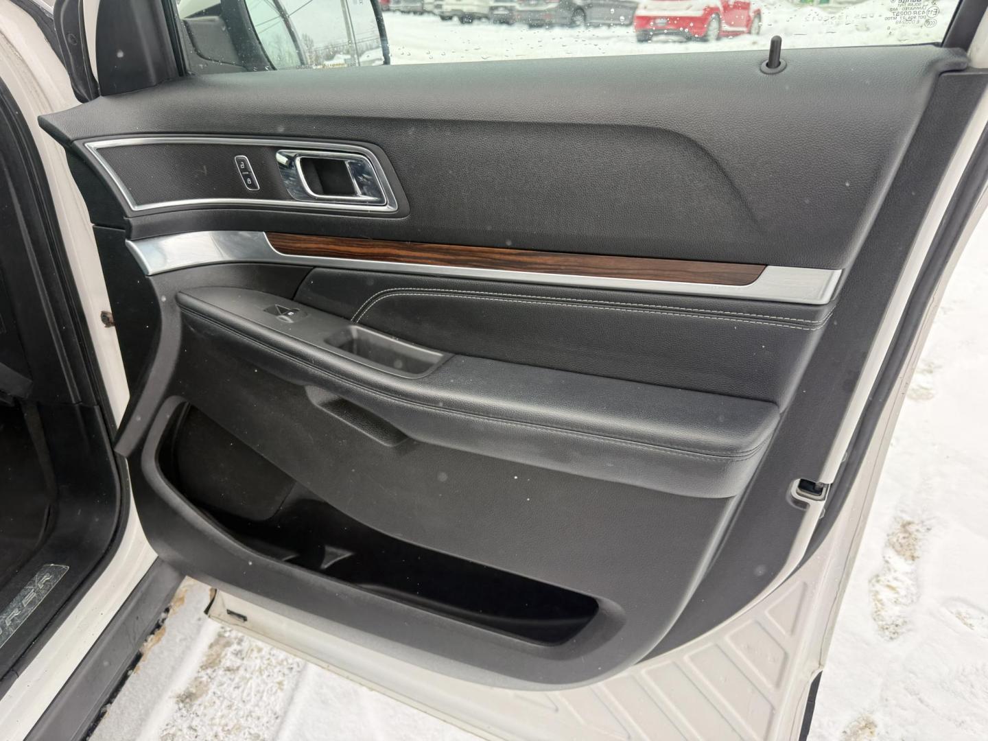 2017 White /Black Ford Explorer Limited 4WD (1FM5K8F8XHG) with an 3.5L V6 DOHC 24V engine, Automatic transmission, located at 11115 Chardon Rd. , Chardon, OH, 44024, (440) 214-9705, 41.580246, -81.241943 - 2017 Ford Explorer Limited 4WD – Luxurious Comfort, Advanced Safety, and Versatile Performance Experience the perfect combination of sophistication and capability with this 2017 Ford Explorer Limited 4WD. Powered by a responsive 3.5L V6 engine and a smooth 6-speed automatic transmission, it del - Photo#54