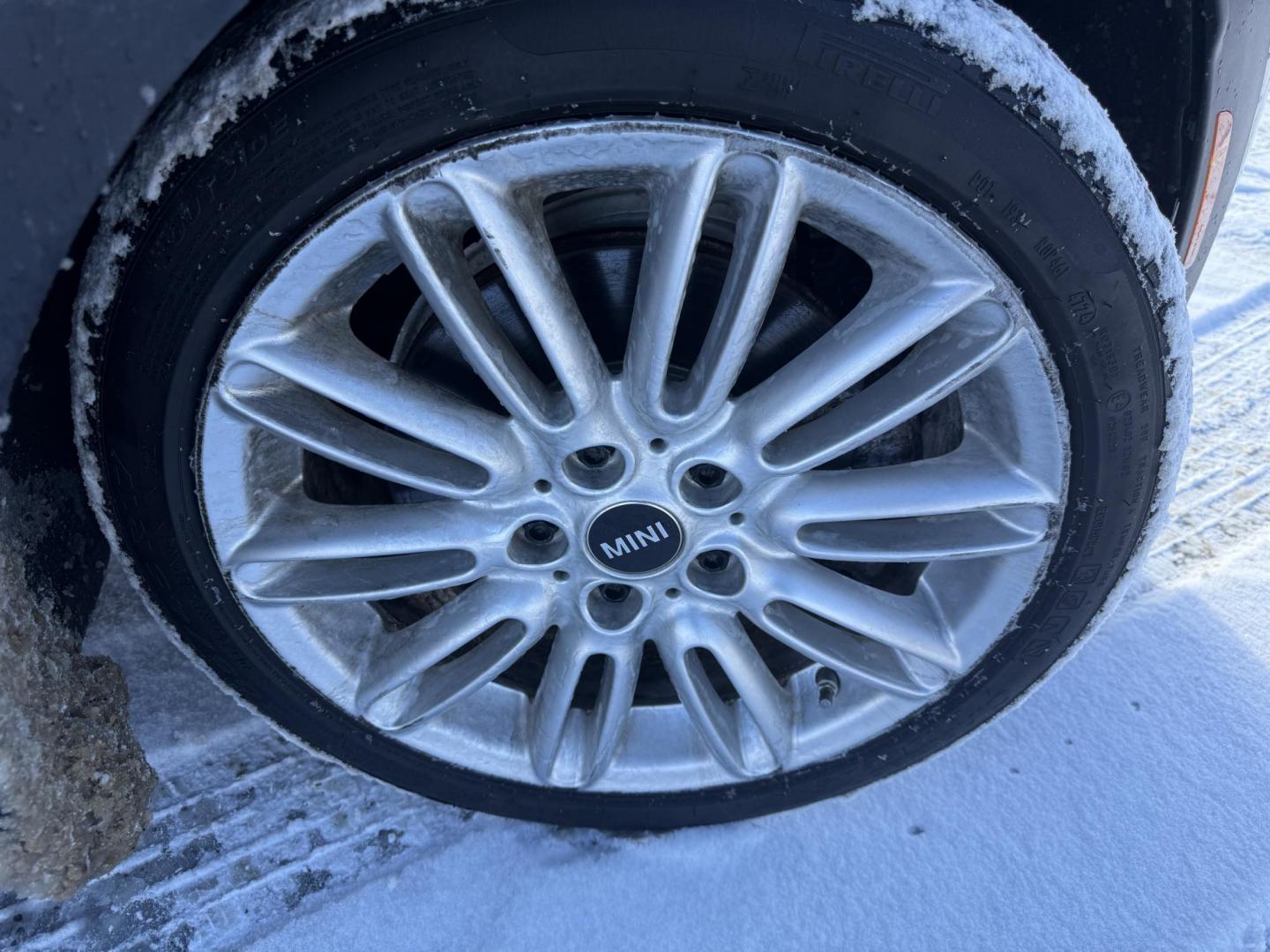 2023 Green /Black Mini Hardtop Cooper S 4 Door (WMW53DK08P2) with an 2.0L I4 DOHC 16V Turbo engine, Automatic transmission, located at 11115 Chardon Rd. , Chardon, OH, 44024, (440) 214-9705, 41.580246, -81.241943 - 2023 Mini Cooper S 4 Door – Sporty Performance, Cutting-Edge Technology, and Iconic Style Turn heads and elevate your driving experience with this 2023 Mini Cooper S 4 Door. Powered by a responsive 2.0L I4 turbocharged engine and paired with a lightning-fast 7-speed dual clutch automatic transm - Photo#4