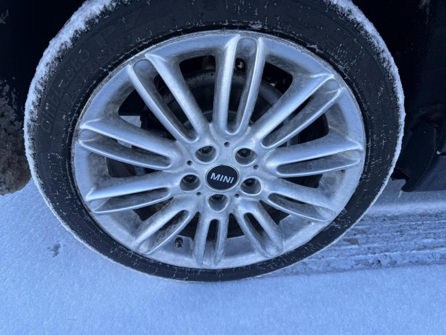 2023 Green /Black Mini Hardtop Cooper S 4 Door (WMW53DK08P2) with an 2.0L I4 DOHC 16V Turbo engine, Automatic transmission, located at 11115 Chardon Rd. , Chardon, OH, 44024, (440) 214-9705, 41.580246, -81.241943 - 2023 Mini Cooper S 4 Door – Sporty Performance, Cutting-Edge Technology, and Iconic Style Turn heads and elevate your driving experience with this 2023 Mini Cooper S 4 Door. Powered by a responsive 2.0L I4 turbocharged engine and paired with a lightning-fast 7-speed dual clutch automatic transm - Photo#20