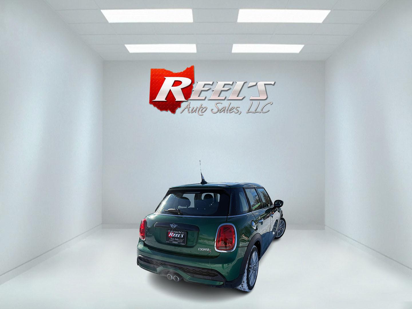 2023 Green /Black Mini Hardtop Cooper S 4 Door (WMW53DK08P2) with an 2.0L I4 DOHC 16V Turbo engine, Automatic transmission, located at 11115 Chardon Rd. , Chardon, OH, 44024, (440) 214-9705, 41.580246, -81.241943 - 2023 Mini Cooper S 4 Door – Sporty Performance, Cutting-Edge Technology, and Iconic Style Turn heads and elevate your driving experience with this 2023 Mini Cooper S 4 Door. Powered by a responsive 2.0L I4 turbocharged engine and paired with a lightning-fast 7-speed dual clutch automatic transm - Photo#21