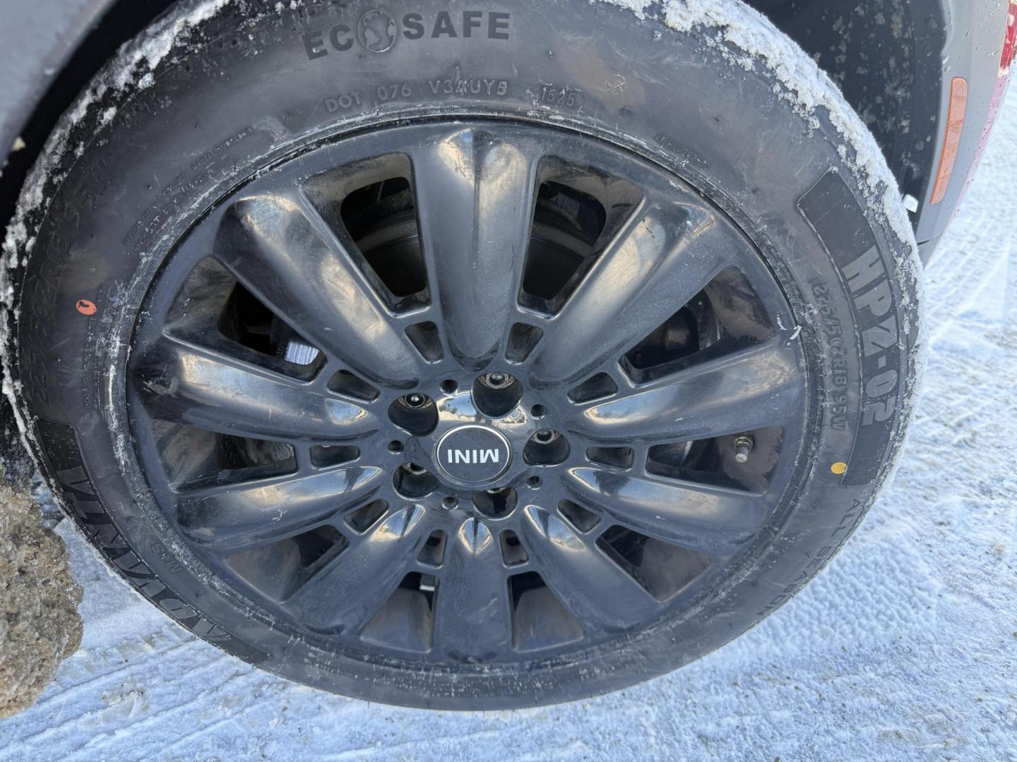 2019 Red /Black Mini Countryman S ALL4 (WMZYT5C57K3) with an 2.0L I4 DOHC 16V Turbo engine, Automatic transmission, located at 11115 Chardon Rd. , Chardon, OH, 44024, (440) 214-9705, 41.580246, -81.241943 - 2019 Mini Cooper Countryman S All 4 – Stylish, Efficient, and Packed with Advanced Safety Features Experience the perfect combination of sporty performance and everyday practicality with this 2019 Mini Cooper Countryman S All 4. Equipped with a lively 2.0L I4 turbocharged engine and an 8-speed - Photo#4