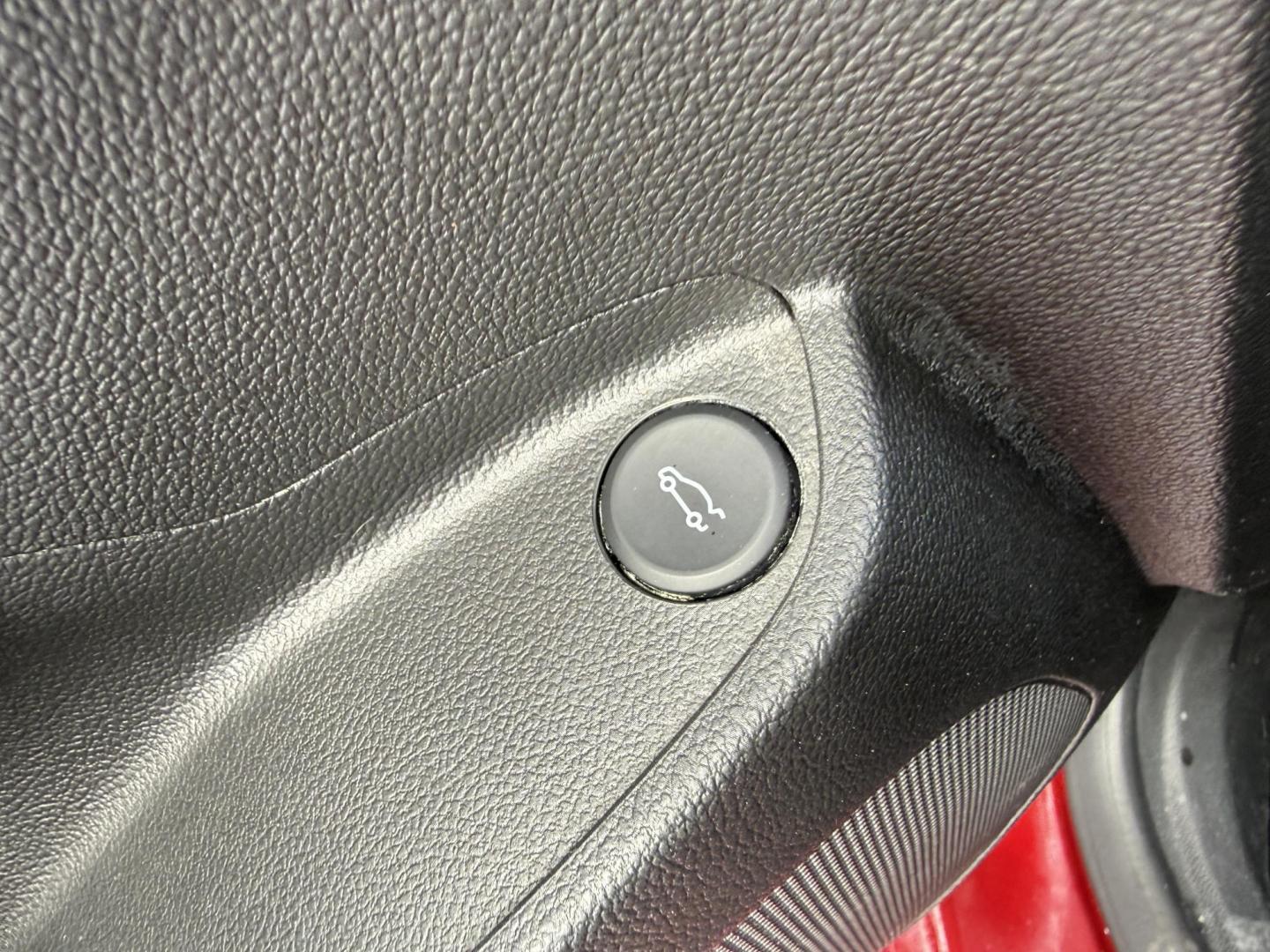 2017 Red /Black Chevrolet Cruze LT Auto (3G1BE5SM3HS) with an 1.4L I4 DOHC 16V TURBO engine, Automatic transmission, located at 547 E. Main St., Orwell, OH, 44076, (440) 437-5893, 41.535435, -80.847855 - Photo#31