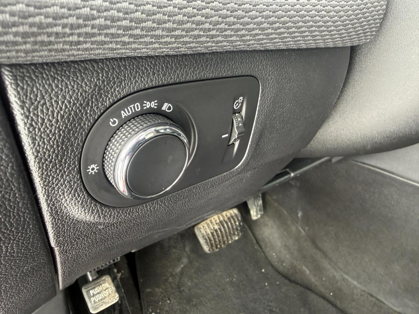 2017 Red /Black Chevrolet Cruze LT Auto (3G1BE5SM3HS) with an 1.4L I4 DOHC 16V TURBO engine, Automatic transmission, located at 547 E. Main St., Orwell, OH, 44076, (440) 437-5893, 41.535435, -80.847855 - Photo#9