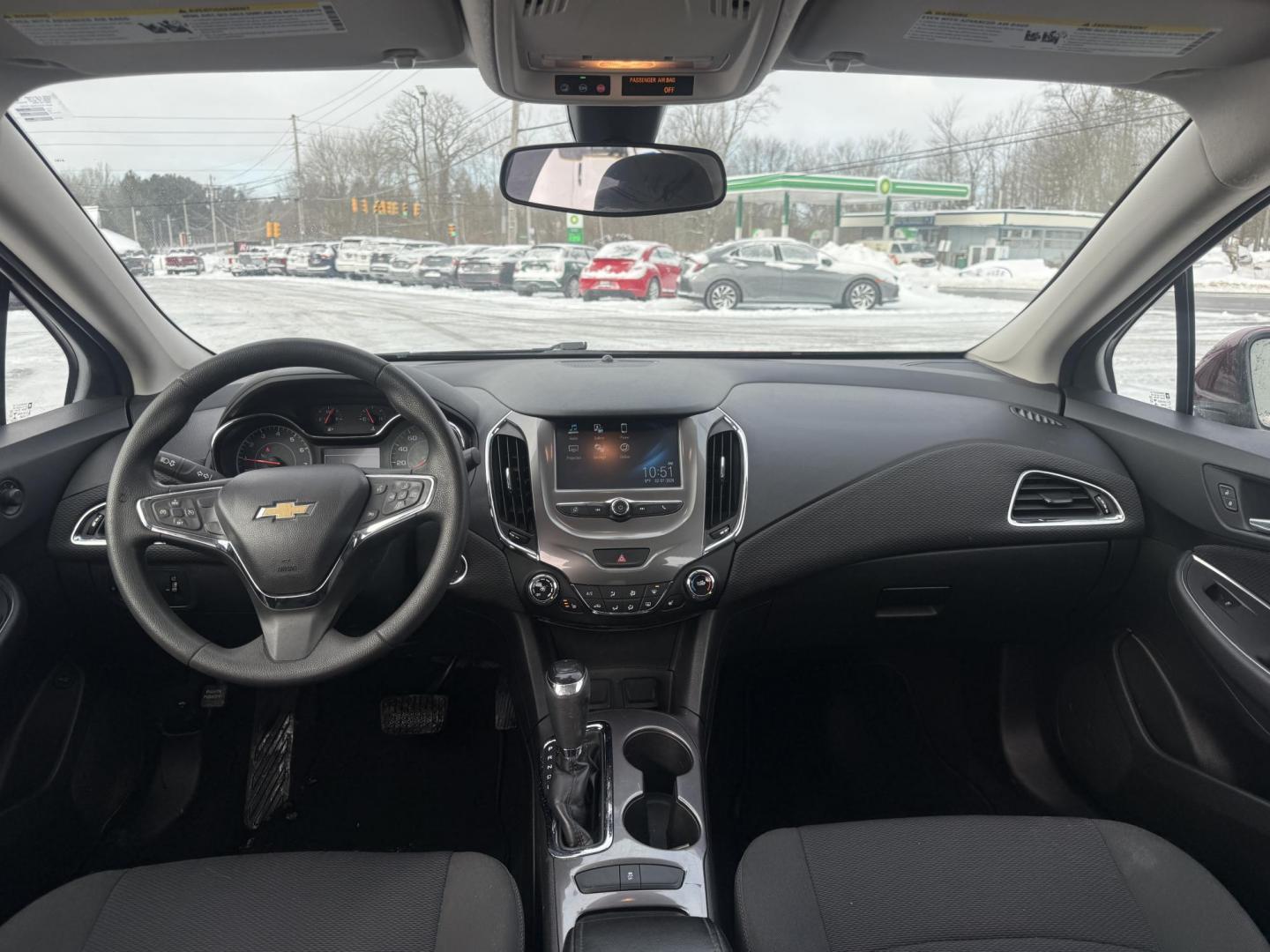 2017 Red /Black Chevrolet Cruze LT Auto (3G1BE5SM3HS) with an 1.4L I4 DOHC 16V TURBO engine, Automatic transmission, located at 547 E. Main St., Orwell, OH, 44076, (440) 437-5893, 41.535435, -80.847855 - Photo#17