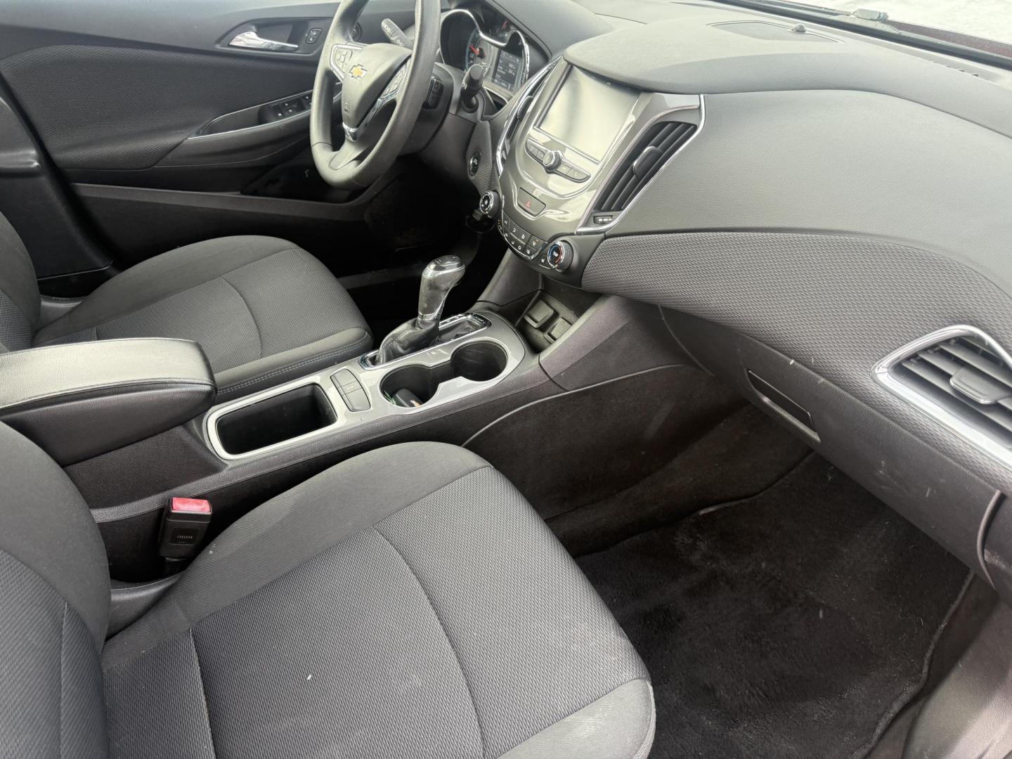 2017 Red /Black Chevrolet Cruze LT Auto (3G1BE5SM3HS) with an 1.4L I4 DOHC 16V TURBO engine, Automatic transmission, located at 547 E. Main St., Orwell, OH, 44076, (440) 437-5893, 41.535435, -80.847855 - Photo#40