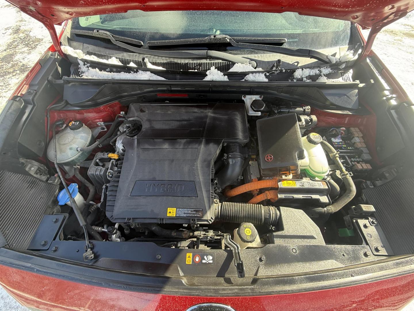 2018 Red /Black Kia Niro LX (KNDCB3LC3J5) with an 1.6L I4 DOHC 16V HYBRID engine, Automatic transmission, located at 11115 Chardon Rd. , Chardon, OH, 44024, (440) 214-9705, 41.580246, -81.241943 - 2018 Kia Niro LX – Hybrid Efficiency, Modern Comfort, and Advanced Technology Save on every drive with this 2018 Kia Niro LX, a hybrid that blends impressive fuel economy with everyday practicality. Powered by a 1.6L I4 engine paired with a 43 HP electric motor and a responsive 6-speed dual-clu - Photo#5