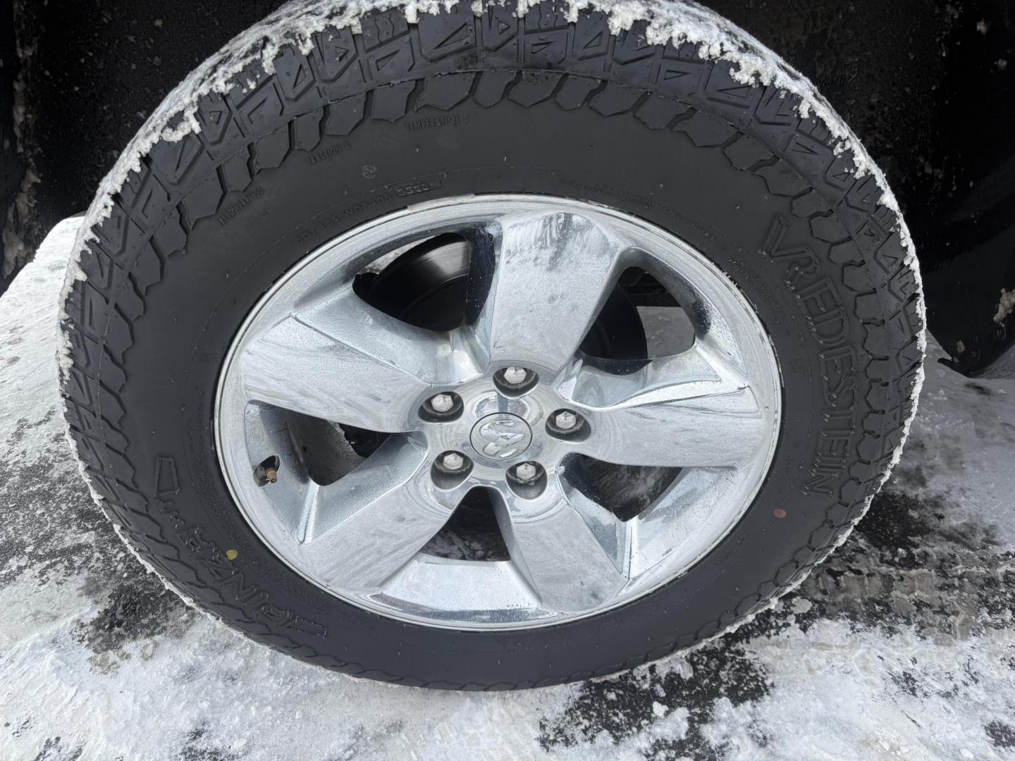 2017 Gray /Gray RAM 1500 Big Horn Crew Cab SWB 4WD (3C6RR7LT8HG) with an 5.7L V8 OHV 16V engine, Automatic transmission, located at 11115 Chardon Rd. , Chardon, OH, 44024, (440) 214-9705, 41.580246, -81.241943 - Photo#6