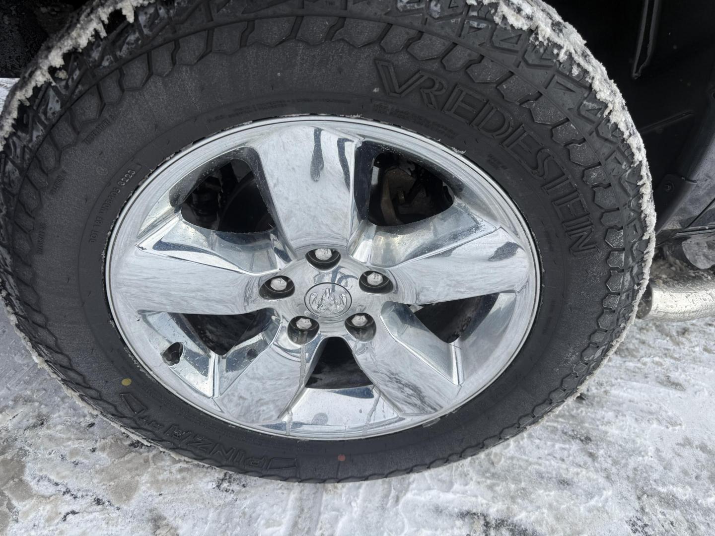 2017 Gray /Gray RAM 1500 Big Horn Crew Cab SWB 4WD (3C6RR7LT8HG) with an 5.7L V8 OHV 16V engine, Automatic transmission, located at 11115 Chardon Rd. , Chardon, OH, 44024, (440) 214-9705, 41.580246, -81.241943 - Photo#28