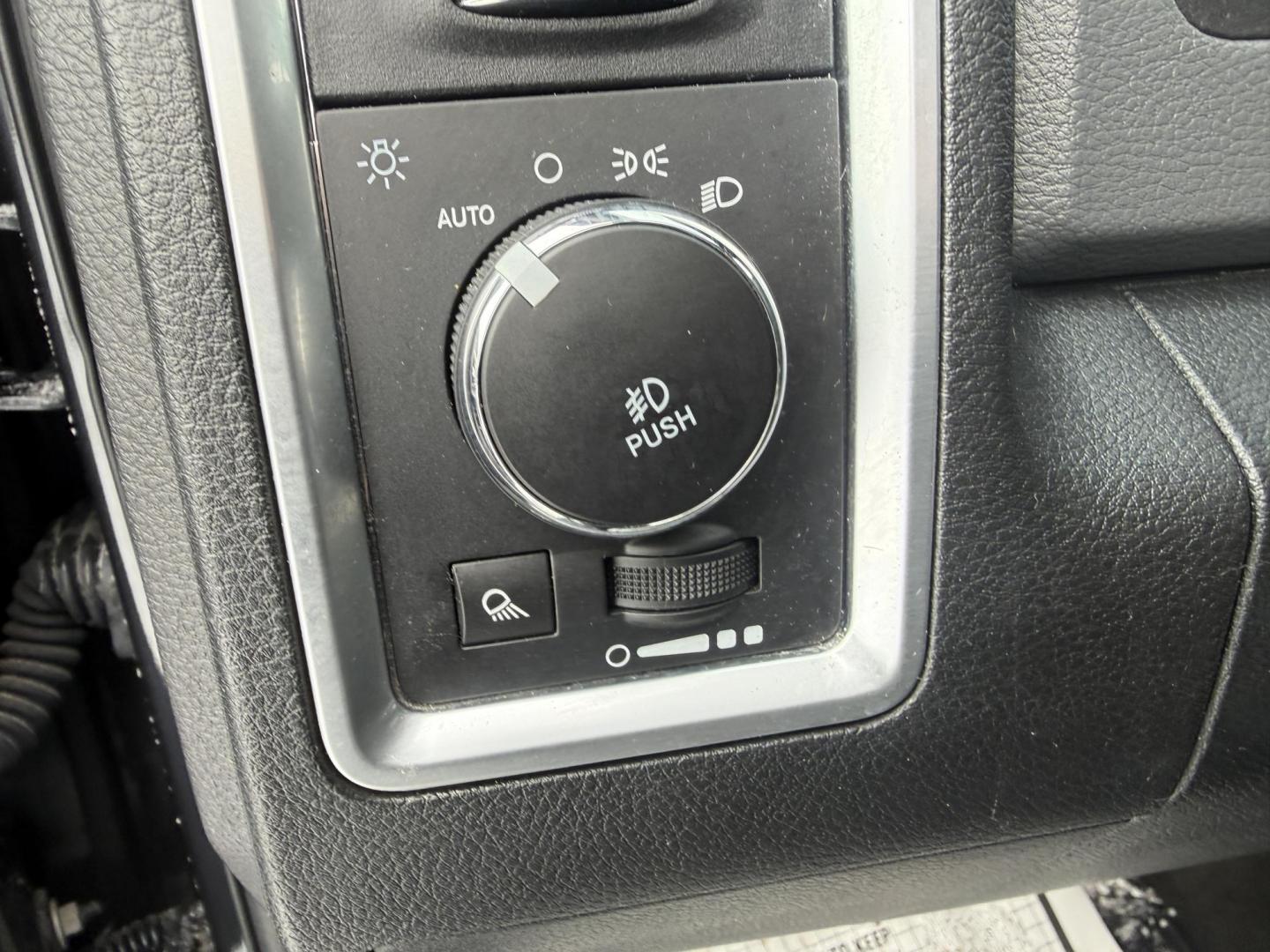 2017 Gray /Gray RAM 1500 Big Horn Crew Cab SWB 4WD (3C6RR7LT8HG) with an 5.7L V8 OHV 16V engine, Automatic transmission, located at 11115 Chardon Rd. , Chardon, OH, 44024, (440) 214-9705, 41.580246, -81.241943 - Photo#9