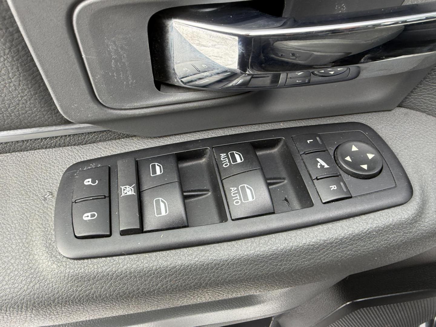 2017 Gray /Gray RAM 1500 Big Horn Crew Cab SWB 4WD (3C6RR7LT8HG) with an 5.7L V8 OHV 16V engine, Automatic transmission, located at 11115 Chardon Rd. , Chardon, OH, 44024, (440) 214-9705, 41.580246, -81.241943 - Photo#30