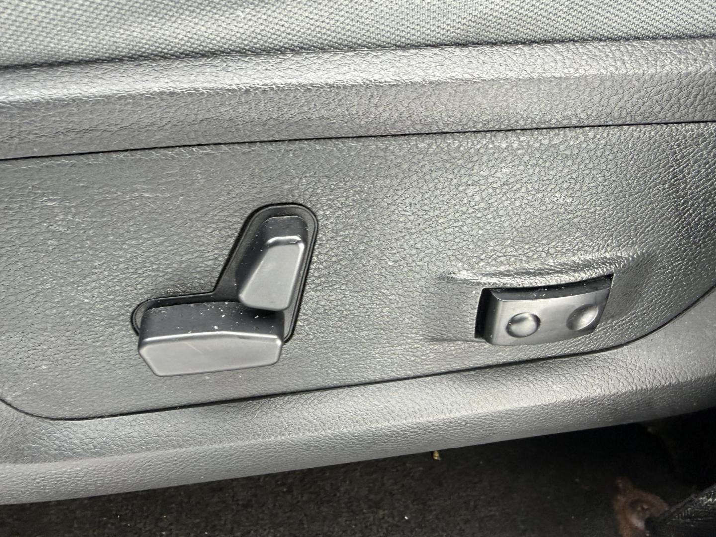 2017 Gray /Gray RAM 1500 Big Horn Crew Cab SWB 4WD (3C6RR7LT8HG) with an 5.7L V8 OHV 16V engine, Automatic transmission, located at 11115 Chardon Rd. , Chardon, OH, 44024, (440) 214-9705, 41.580246, -81.241943 - Photo#10