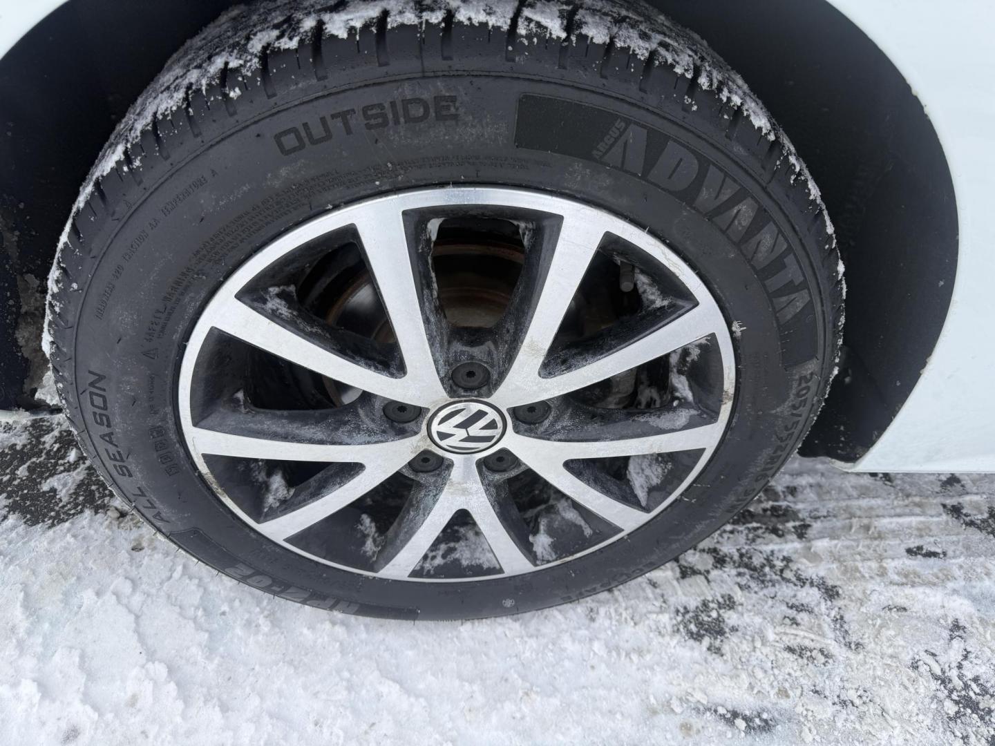 2017 White /Tan Volkswagen Jetta 1.4T SE 6A (3VWDB7AJXHM) with an 1.4L I4 DOHC 20V Turbo engine, Automatic transmission, located at 11115 Chardon Rd. , Chardon, OH, 44024, (440) 214-9705, 41.580246, -81.241943 - 2017 Volkswagen Jetta SE – Efficient Performance, Modern Safety, and Everyday Comfort Enjoy the perfect combination of sporty performance and premium features with this 2017 Volkswagen Jetta SE. Powered by an efficient 1.4L turbocharged I4 engine and a smooth 6-speed automatic transmission, thi - Photo#21