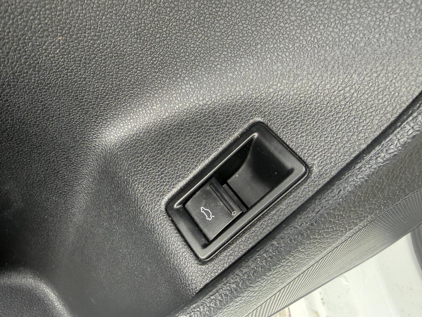 2017 White /Tan Volkswagen Jetta 1.4T SE 6A (3VWDB7AJXHM) with an 1.4L I4 DOHC 20V Turbo engine, Automatic transmission, located at 11115 Chardon Rd. , Chardon, OH, 44024, (440) 214-9705, 41.580246, -81.241943 - 2017 Volkswagen Jetta SE – Efficient Performance, Modern Safety, and Everyday Comfort Enjoy the perfect combination of sporty performance and premium features with this 2017 Volkswagen Jetta SE. Powered by an efficient 1.4L turbocharged I4 engine and a smooth 6-speed automatic transmission, thi - Photo#31