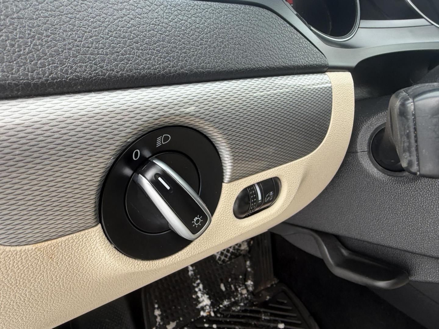 2017 White /Tan Volkswagen Jetta 1.4T SE 6A (3VWDB7AJXHM) with an 1.4L I4 DOHC 20V Turbo engine, Automatic transmission, located at 11115 Chardon Rd. , Chardon, OH, 44024, (440) 214-9705, 41.580246, -81.241943 - 2017 Volkswagen Jetta SE – Efficient Performance, Modern Safety, and Everyday Comfort Enjoy the perfect combination of sporty performance and premium features with this 2017 Volkswagen Jetta SE. Powered by an efficient 1.4L turbocharged I4 engine and a smooth 6-speed automatic transmission, thi - Photo#8