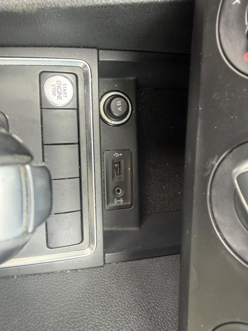 2017 White /Tan Volkswagen Jetta 1.4T SE 6A (3VWDB7AJXHM) with an 1.4L I4 DOHC 20V Turbo engine, Automatic transmission, located at 11115 Chardon Rd. , Chardon, OH, 44024, (440) 214-9705, 41.580246, -81.241943 - 2017 Volkswagen Jetta SE – Efficient Performance, Modern Safety, and Everyday Comfort Enjoy the perfect combination of sporty performance and premium features with this 2017 Volkswagen Jetta SE. Powered by an efficient 1.4L turbocharged I4 engine and a smooth 6-speed automatic transmission, thi - Photo#11